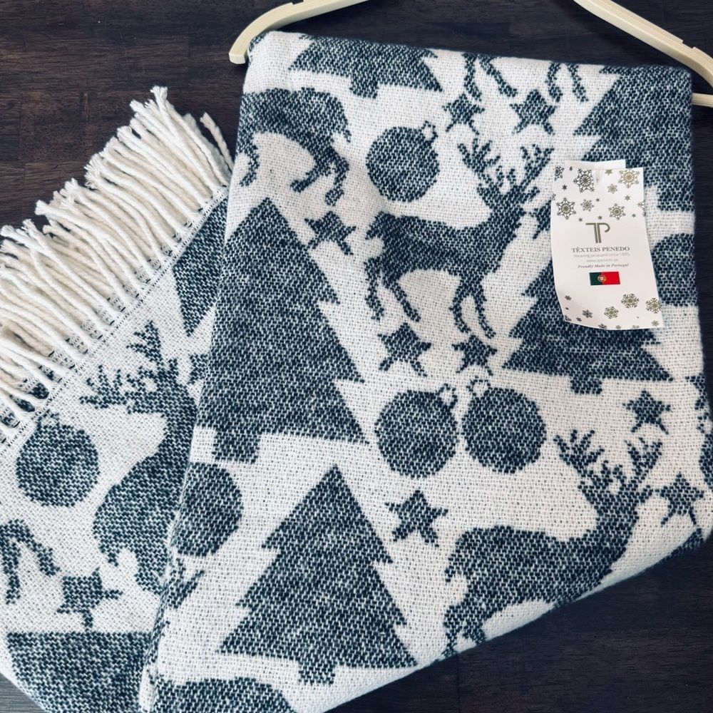 Plush Christmas Holiday Reindeer Lodge Nordic Portugal Throw Blanket